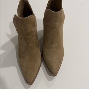 Steve Madden Womens Pointed Toe Stacked Mid Heel Ankle Boots V Cut